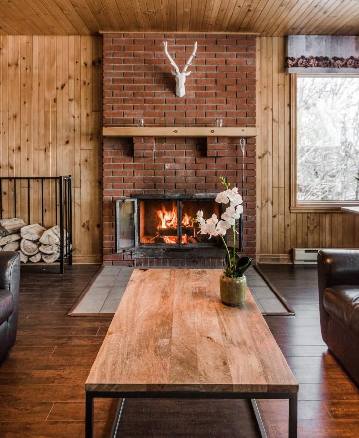 Auberge Du Lac-A-L'Eau-Claire 상트-알렉시-데-몽 외부 사진