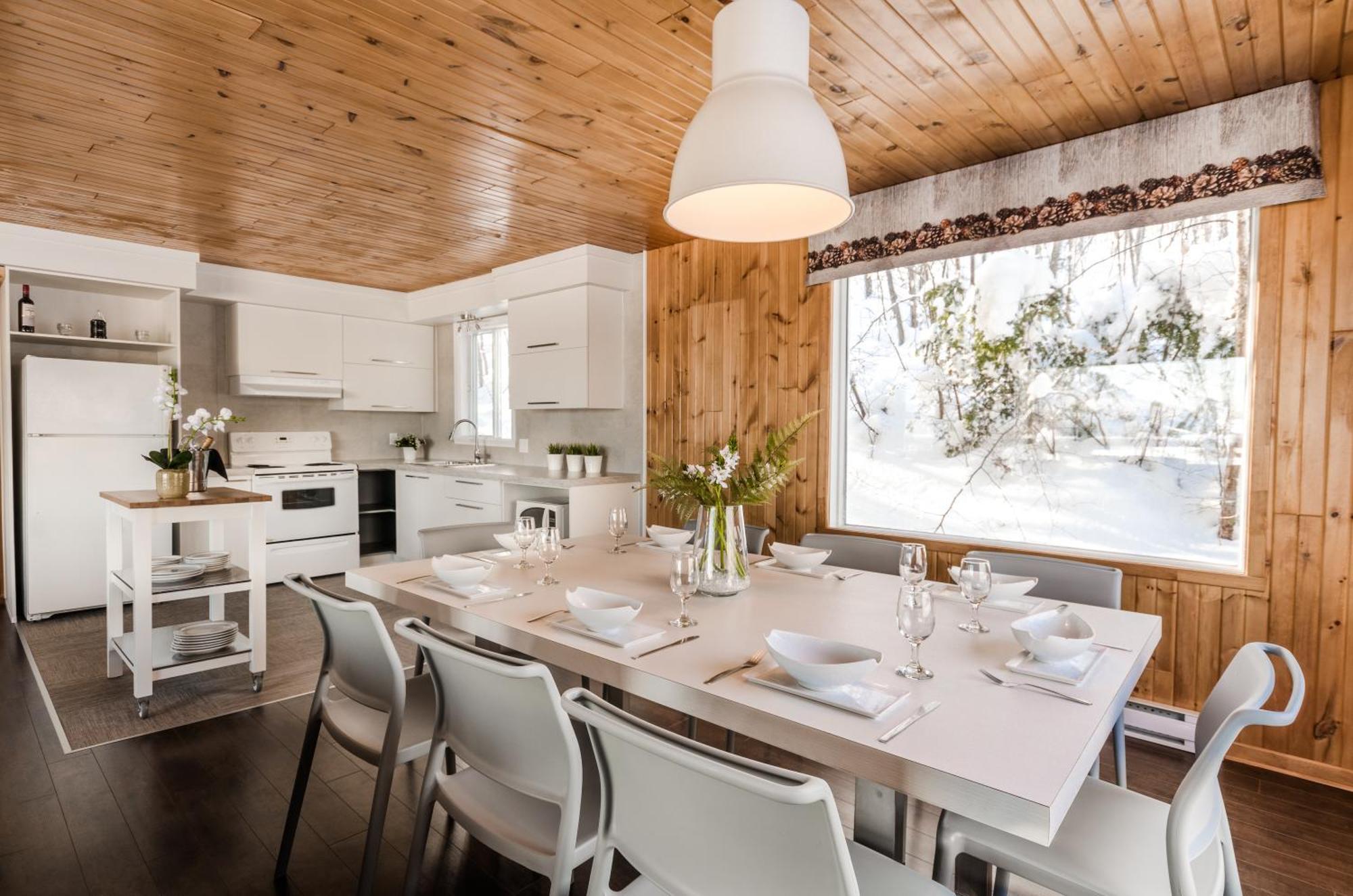 Auberge Du Lac-A-L'Eau-Claire 상트-알렉시-데-몽 외부 사진