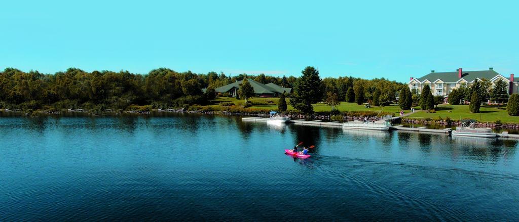 Auberge Du Lac-A-L'Eau-Claire 상트-알렉시-데-몽 외부 사진