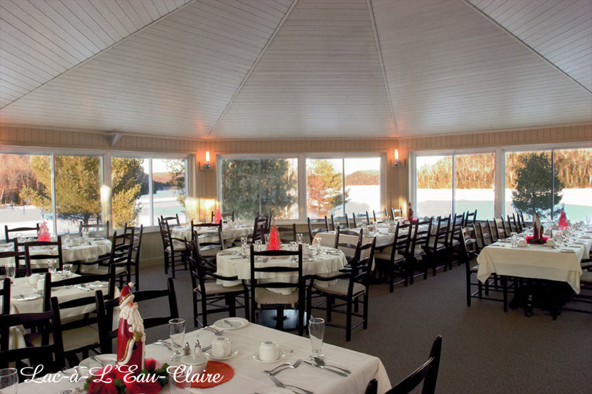Auberge Du Lac-A-L'Eau-Claire 상트-알렉시-데-몽 외부 사진