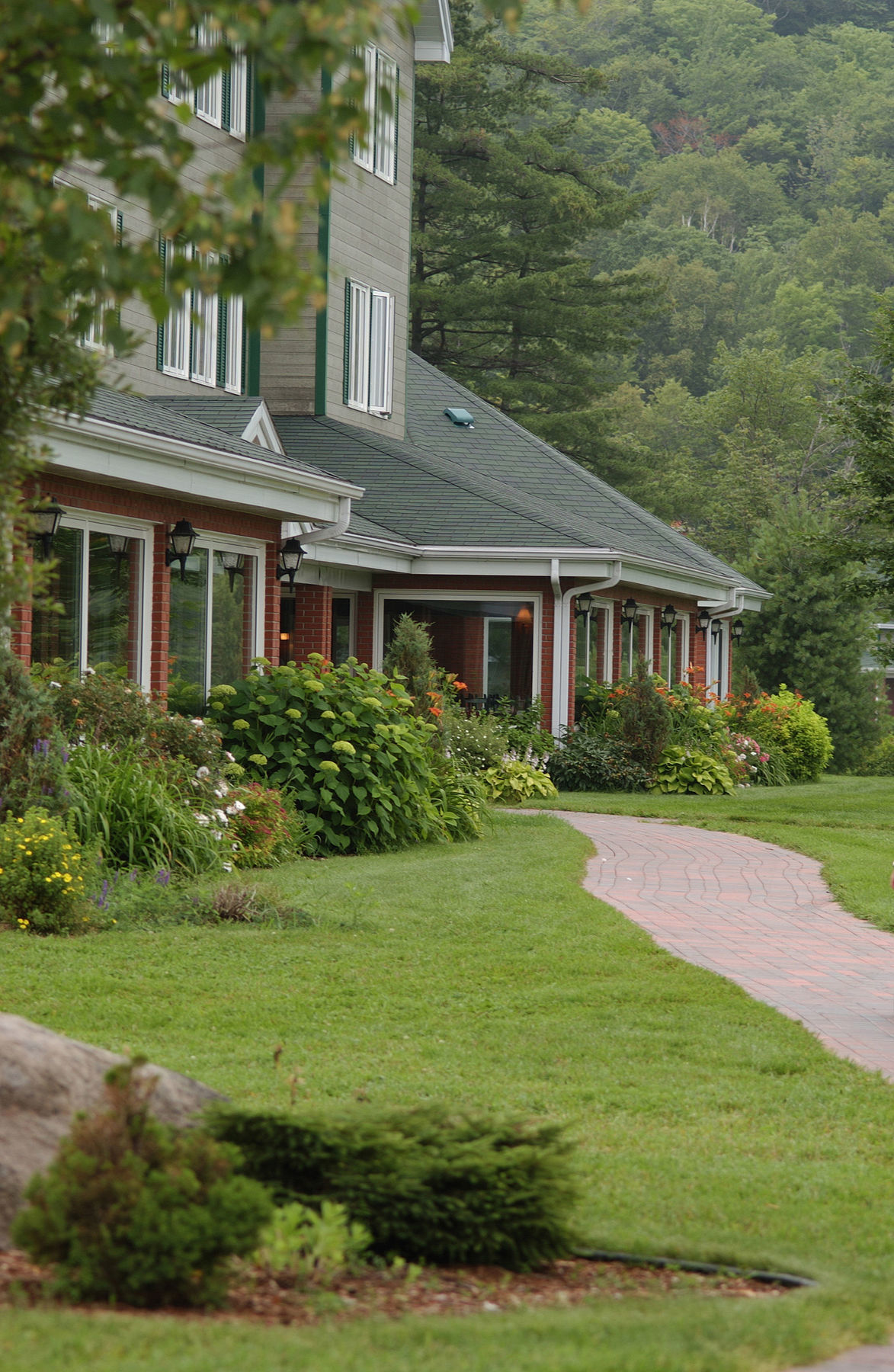 Auberge Du Lac-A-L'Eau-Claire 상트-알렉시-데-몽 외부 사진