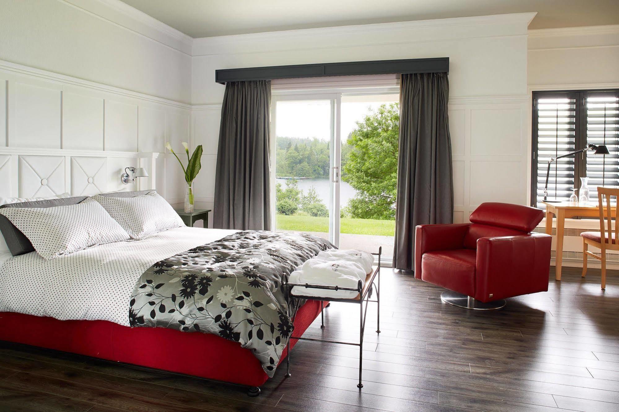 Auberge Du Lac-A-L'Eau-Claire 상트-알렉시-데-몽 외부 사진