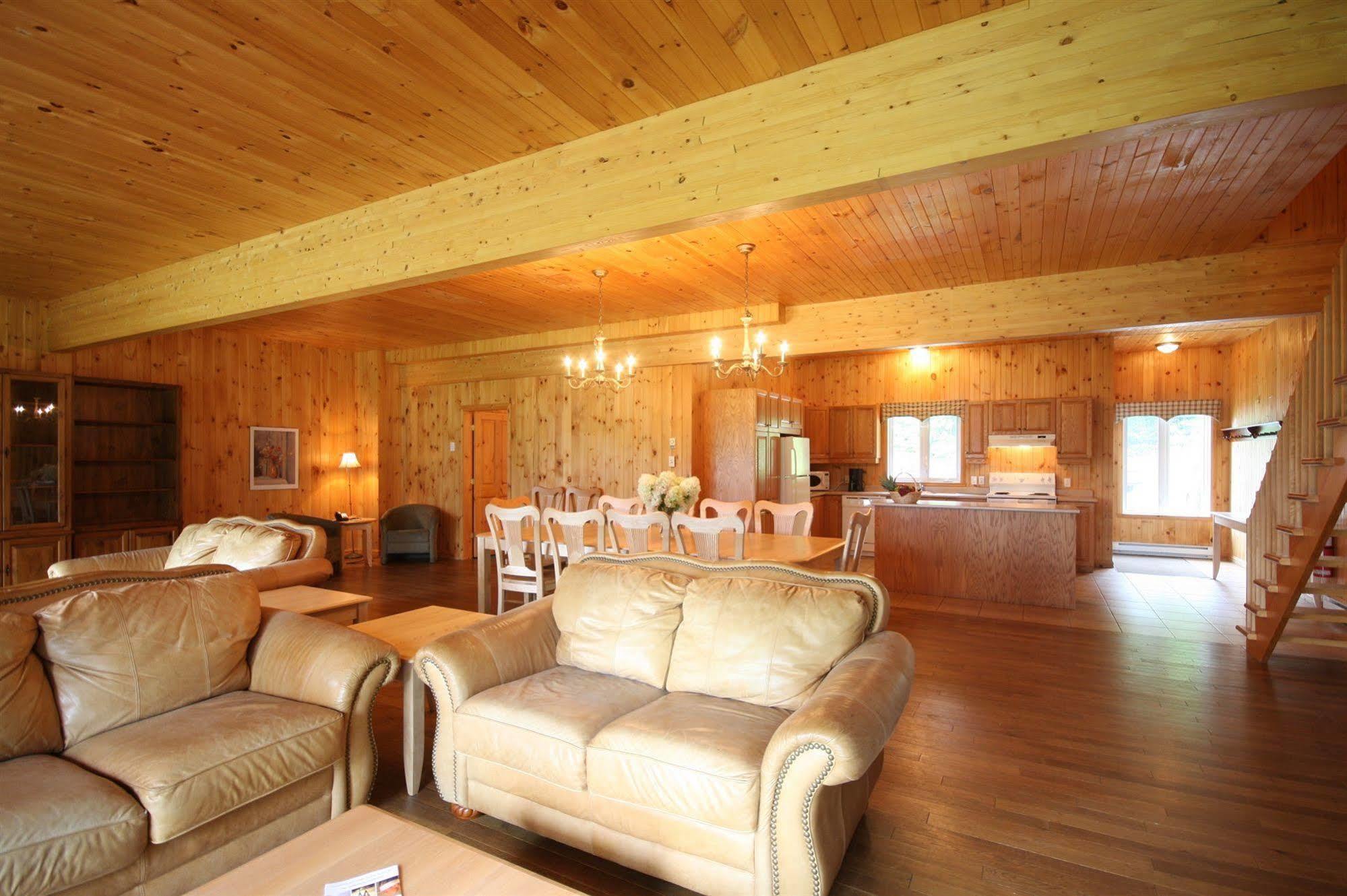 Auberge Du Lac-A-L'Eau-Claire 상트-알렉시-데-몽 외부 사진