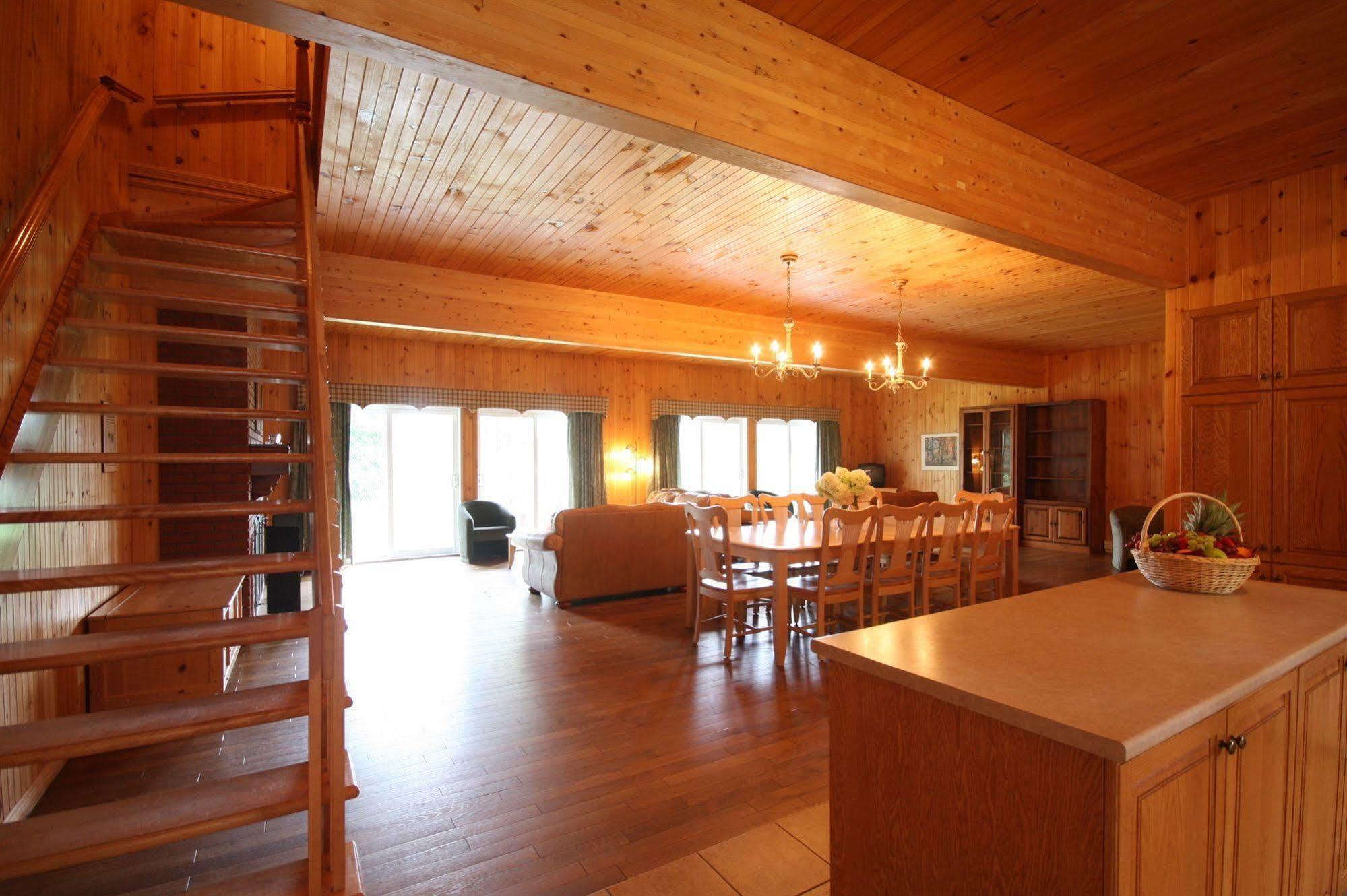 Auberge Du Lac-A-L'Eau-Claire 상트-알렉시-데-몽 외부 사진