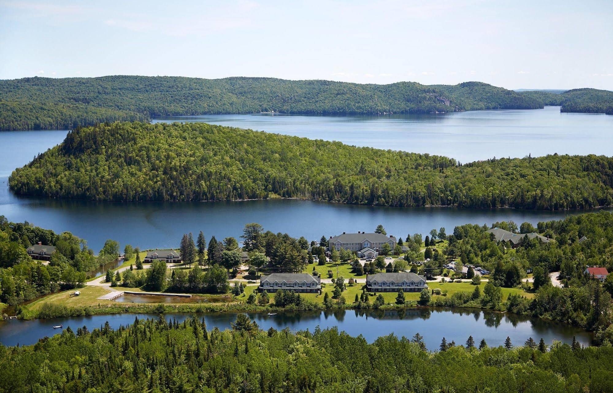 Auberge Du Lac-A-L'Eau-Claire 상트-알렉시-데-몽 외부 사진
