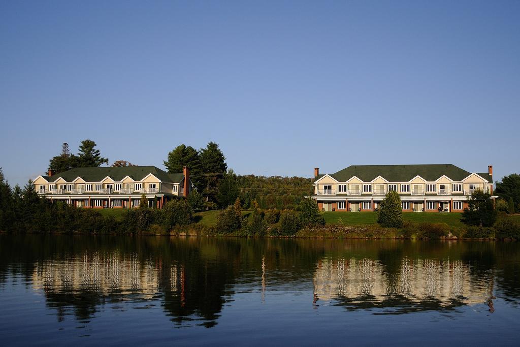 Auberge Du Lac-A-L'Eau-Claire 상트-알렉시-데-몽 외부 사진