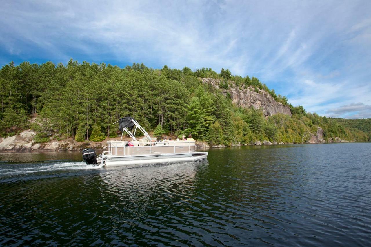 Auberge Du Lac-A-L'Eau-Claire 상트-알렉시-데-몽 외부 사진