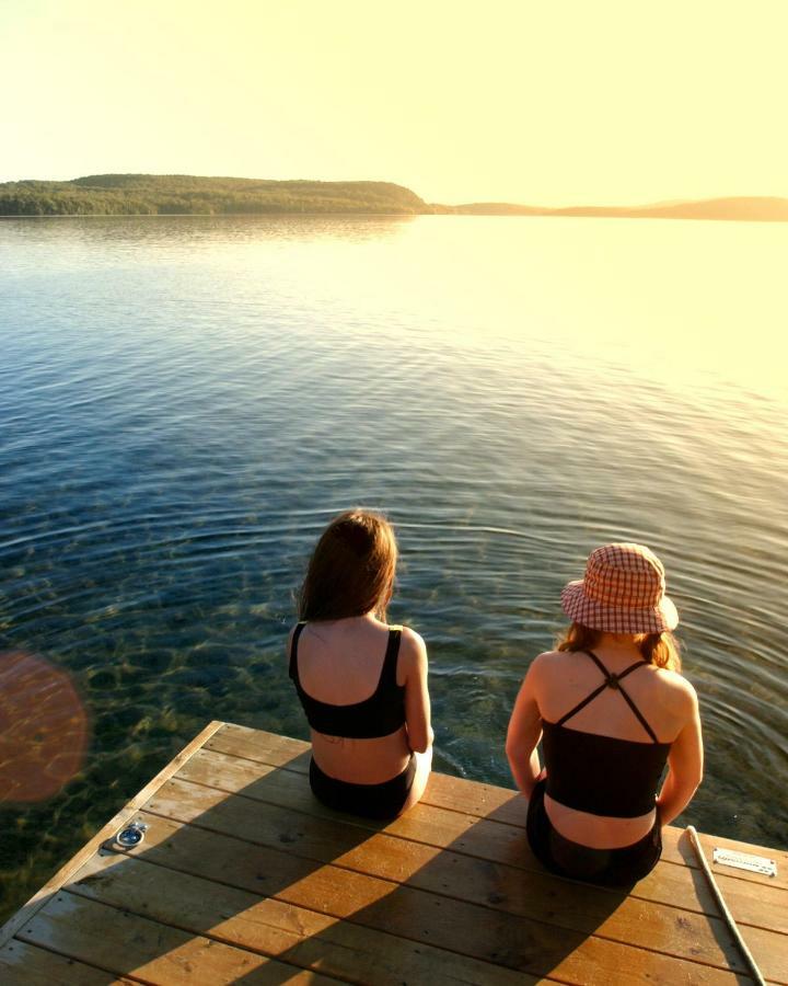 Auberge Du Lac-A-L'Eau-Claire 상트-알렉시-데-몽 외부 사진