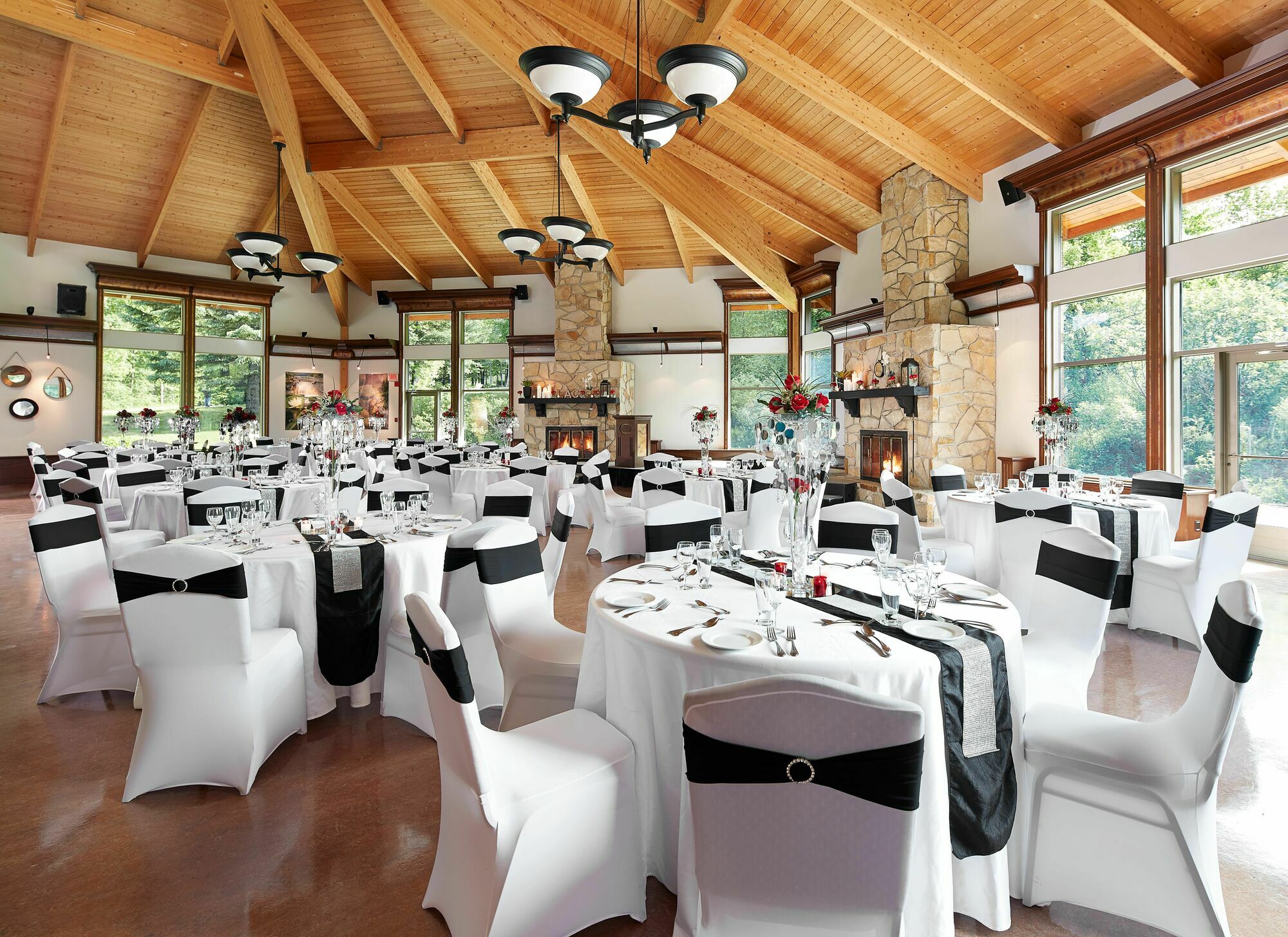 Auberge Du Lac-A-L'Eau-Claire 상트-알렉시-데-몽 외부 사진